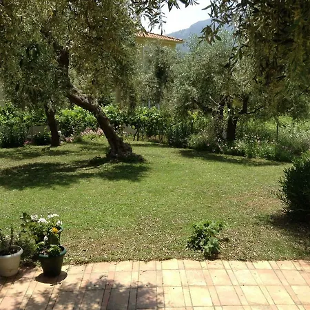 House Christie * Chrisi Ammoudia